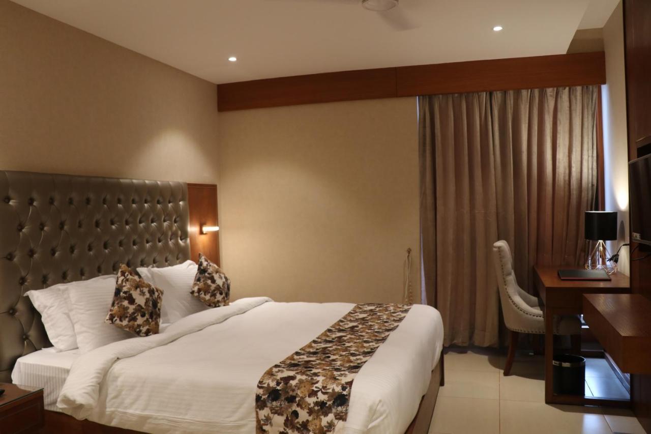 Sk Lords Inn Ahmedabad Esterno foto