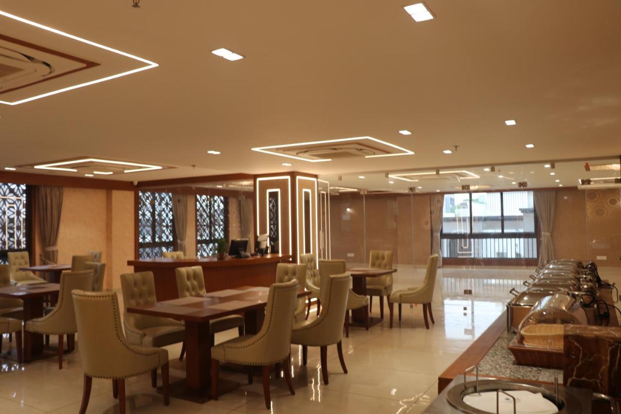 Sk Lords Inn Ahmedabad Esterno foto
