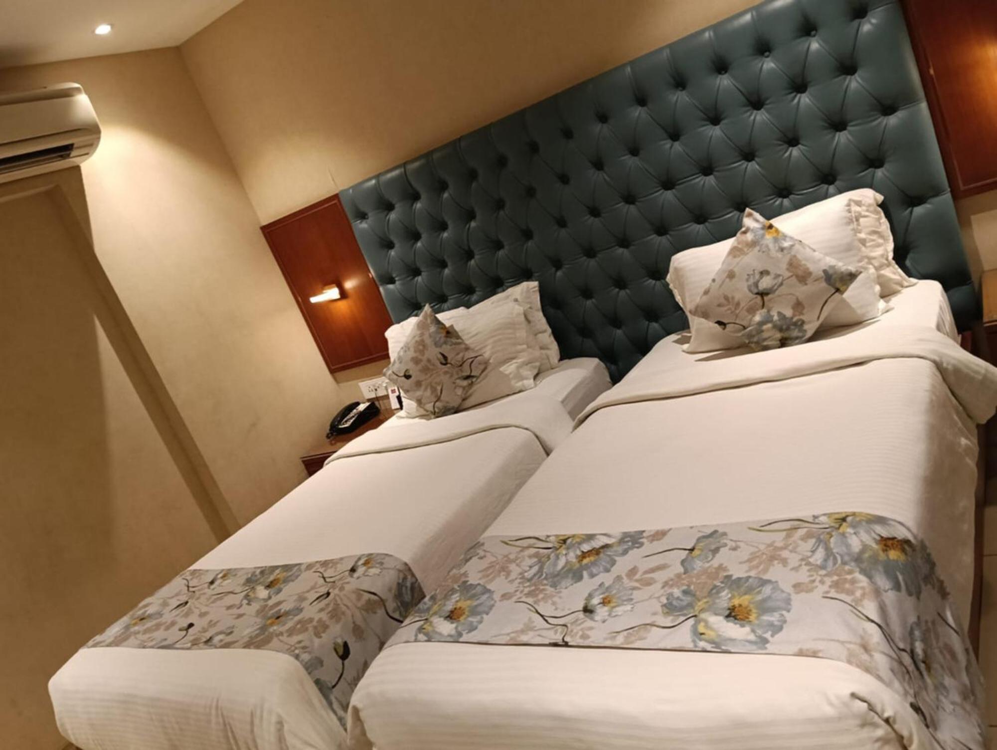 Sk Lords Inn Ahmedabad Esterno foto