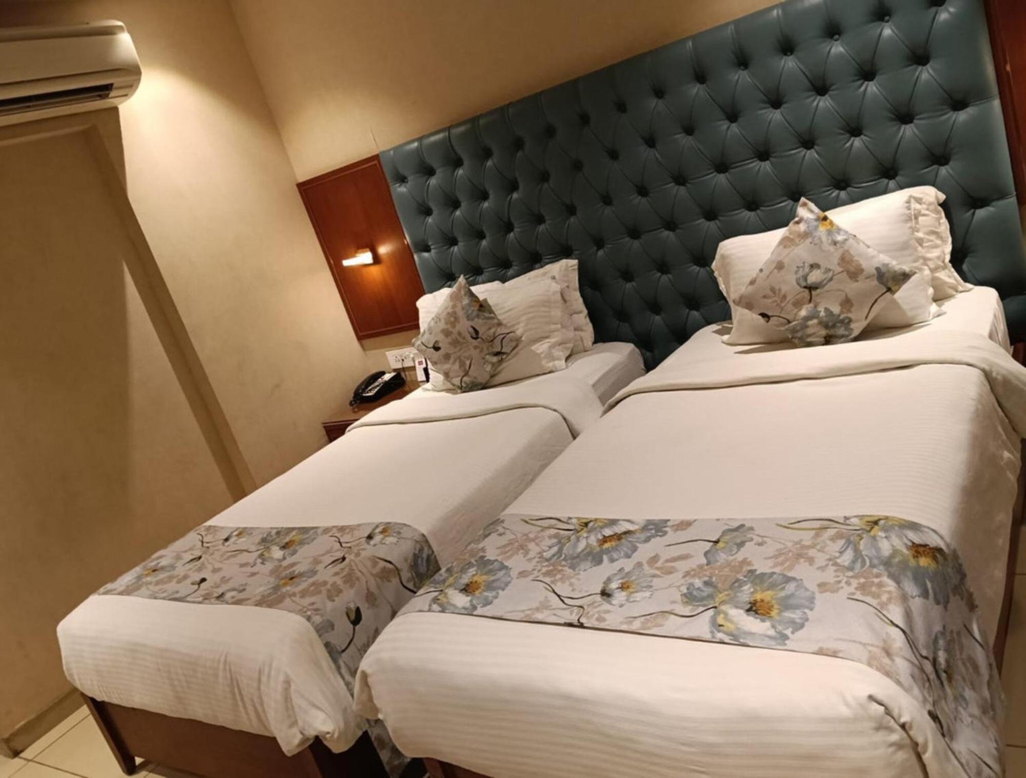 Sk Lords Inn Ahmedabad Esterno foto